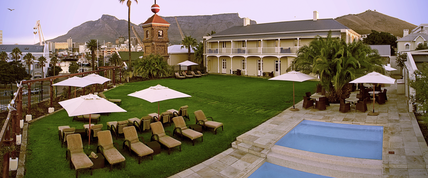 Portswood Square - pool deck